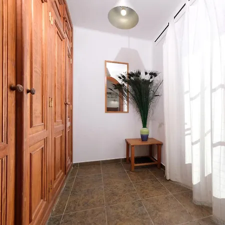 Casa Hibiscus - Shared Pool And Bbq - Close To Seafront Promenade By Lanzarote * Punta Mujeres