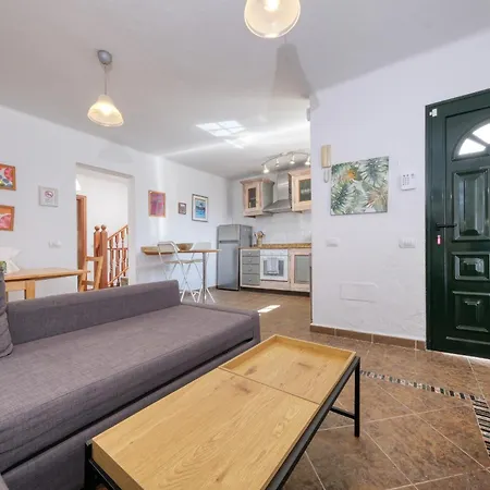 Casa Hibiscus - Shared Pool And Bbq - Close To Seafront Promenade By Lanzarote בית נופש Punta Mujeres