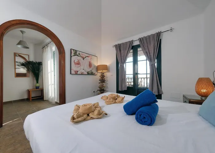 Casa Hibiscus - Shared Pool And Bbq - Close To Seafront Promenade By Lanzarote Semesterbostad Punta Mujeres