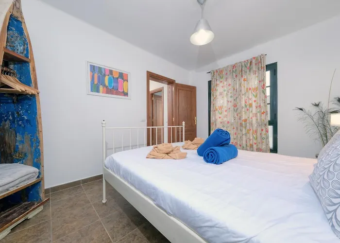 Casa Hibiscus - Shared Pool And Bbq - Close To Seafront Promenade By Lanzarote