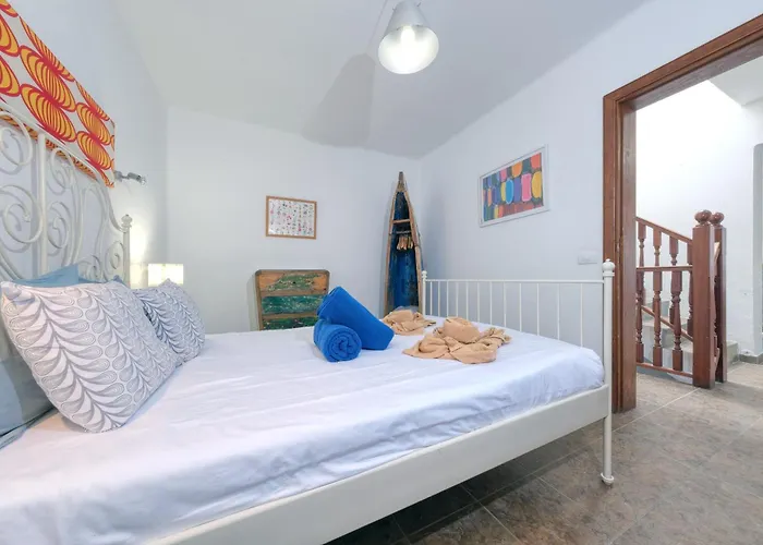 Semesterbostad Casa Hibiscus - Shared Pool And Bbq - Close To Seafront Promenade By Lanzarote