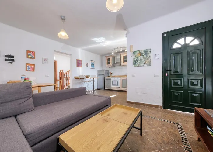 Casa Hibiscus - Shared Pool And Bbq - Close To Seafront Promenade By Lanzarote Semesterbostad Punta Mujeres