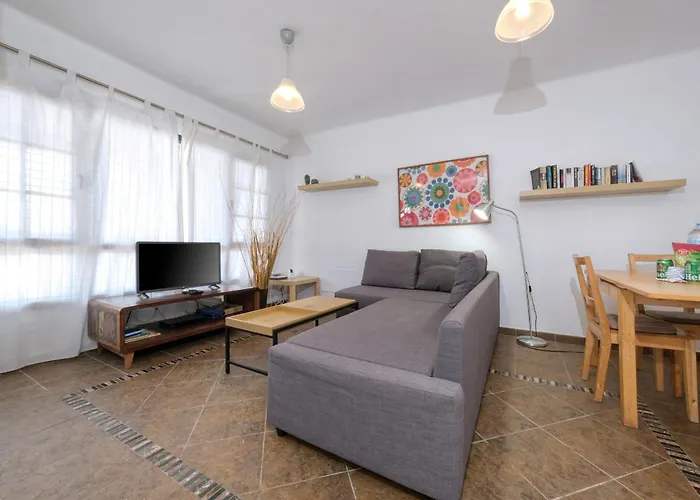 Casa Hibiscus - Shared Pool And Bbq - Close To Seafront Promenade By Lanzarote *