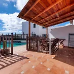Casa Hibiscus - Shared Pool And Bbq - Close To Seafront Promenade By Lanzarote * Punta Mujeres