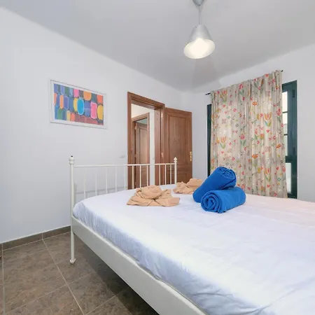 Casa Hibiscus - Shared Pool And Bbq - Close To Seafront Promenade By Lanzarote
