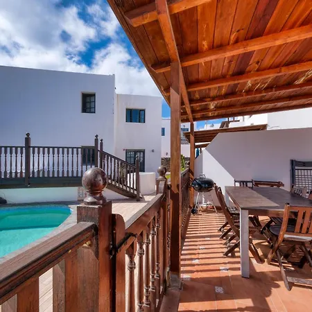 別荘 Casa Hibiscus - Shared Pool And Bbq - Close To Seafront Promenade By Lanzarote