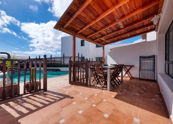 Casa Hibiscus - Shared Pool And Bbq - Close To Seafront Promenade By Lanzarote * Punta Mujeres