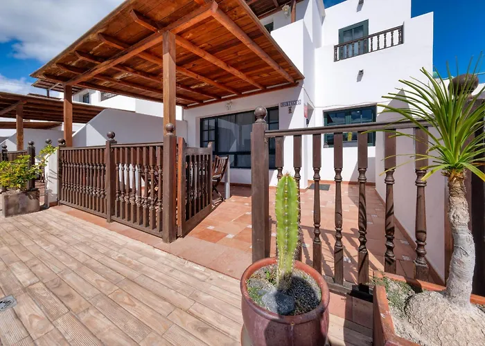 Casa Hibiscus - Shared Pool And Bbq - Close To Seafront Promenade By Lanzarote