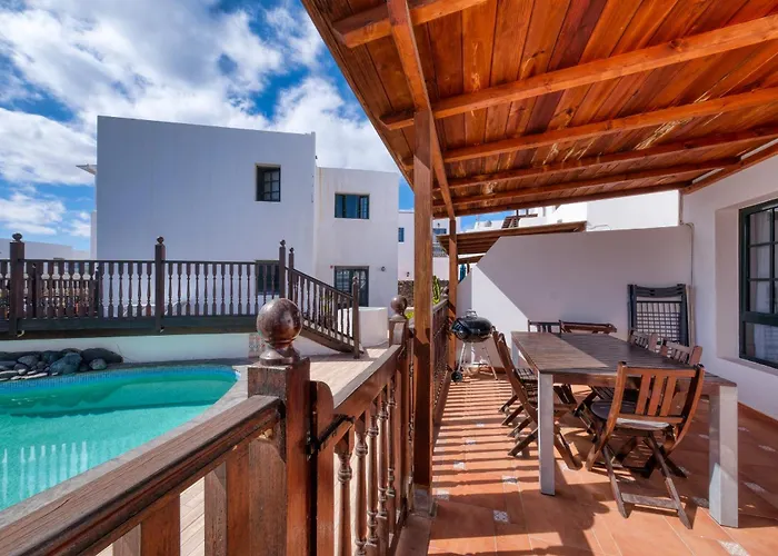 Dom wakacyjny Casa Hibiscus - Shared Pool And Bbq - Close To Seafront Promenade By Lanzarote