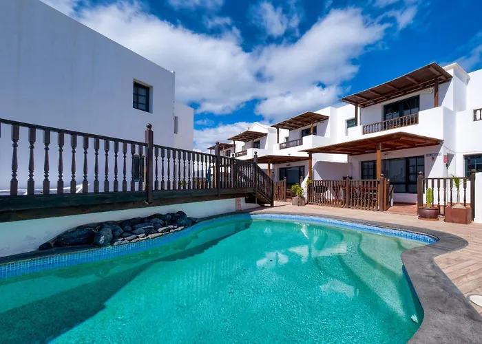 Hébergement de vacances Casa Hibiscus - Shared Pool And Bbq - Close To Seafront Promenade By Lanzarote Punta Mujeres