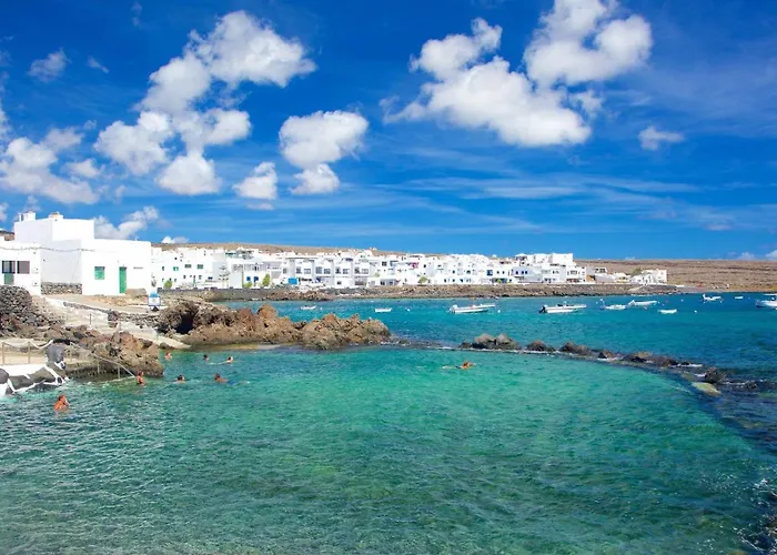 Dom wakacyjny Casa Hibiscus - Shared Pool And Bbq - Close To Seafront Promenade By Lanzarote