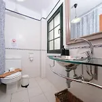 Casa Hibiscus - Shared Pool And Bbq - Close To Seafront Promenade By Lanzarote Tatil Evi *