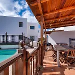 Tatil Evi Casa Hibiscus - Shared Pool And Bbq - Close To Seafront Promenade By Lanzarote