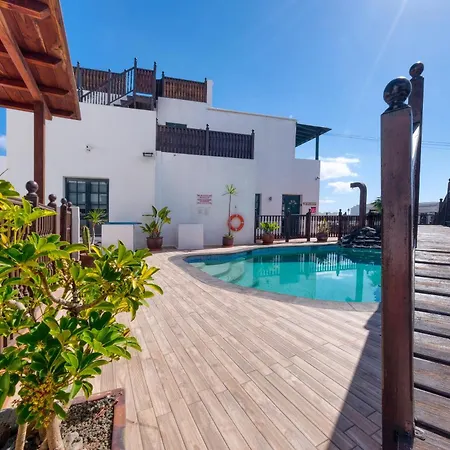 Casa Hibiscus - Shared Pool And Bbq - Close To Seafront Promenade By Lanzarote Tatil Evi Punta Mujeres