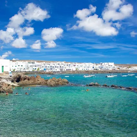 Tatil Evi Casa Hibiscus - Shared Pool And Bbq - Close To Seafront Promenade By Lanzarote